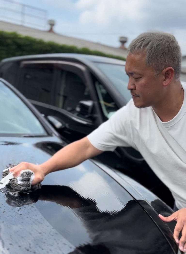 車をメンテナンス1